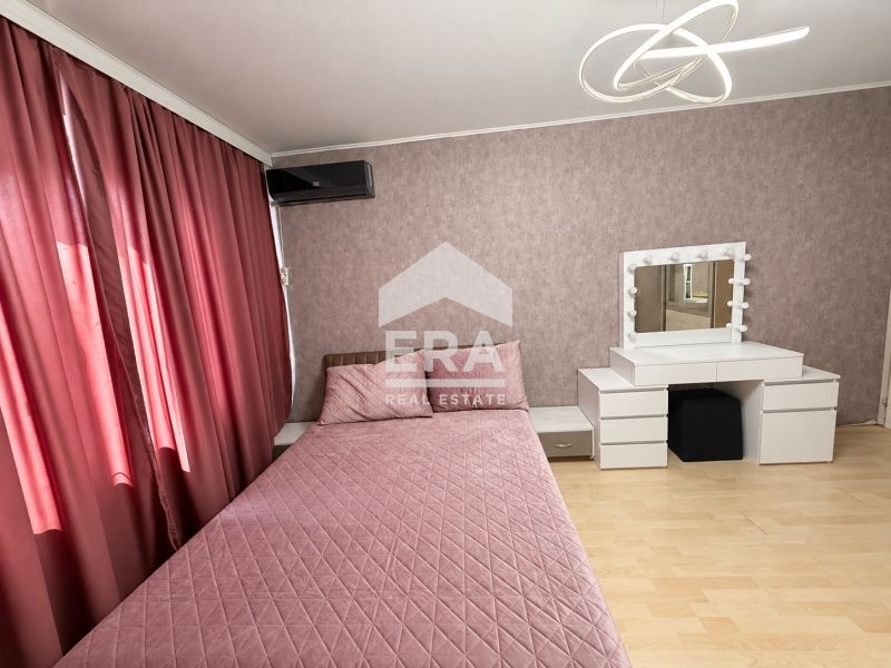 Продава се Четиристаен апартамент в Русе, Център - 103 кв.м за 1612 €/кв.м - Снимка #5