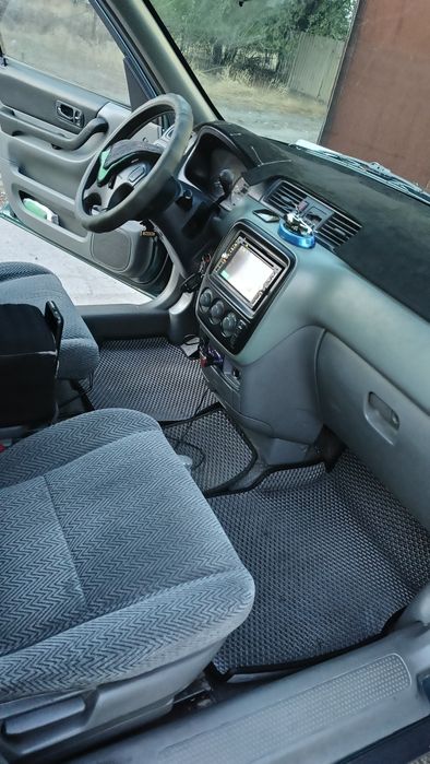 Продам Honda CR-V