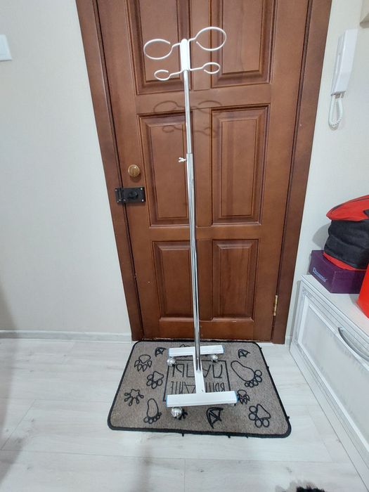 Штатив медицинский на колесиках