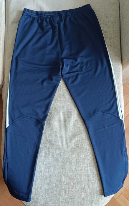 Спортно долнище анцуг UMBRO. Размер L. Ново.