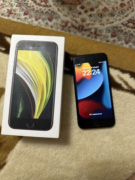 Айфон се 2020.