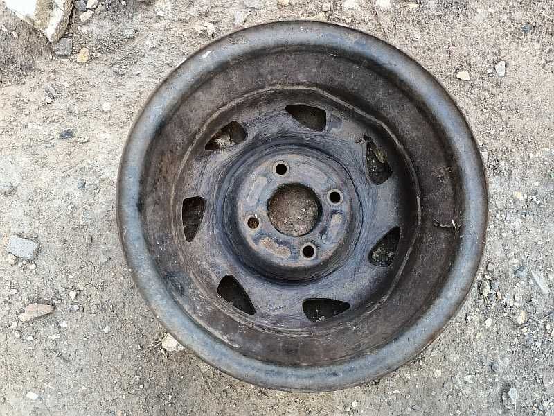 Продам ОДИН оригинальный металлический диск на Ford