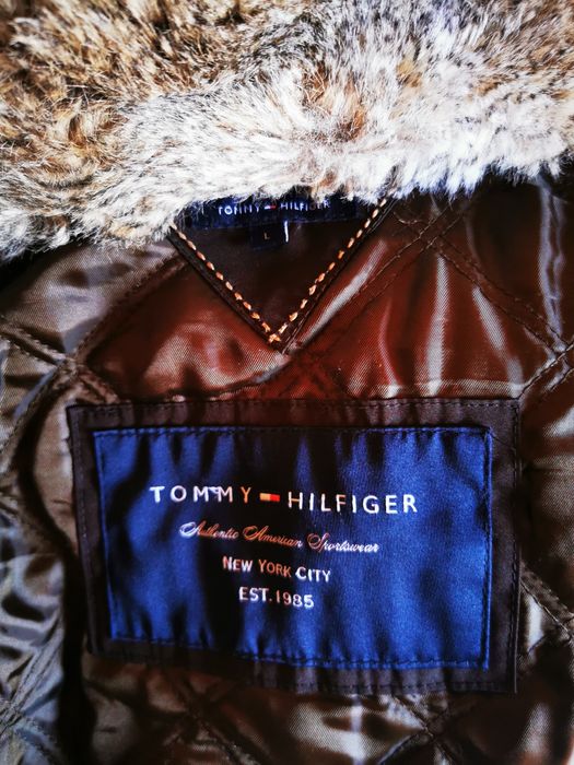 Vand geaca Tommy Hilfinger dama stare foarte buna