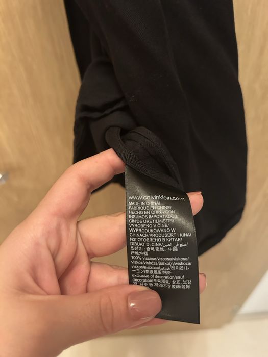 Малка черна рокля Calvin Klein Jeans, S размер