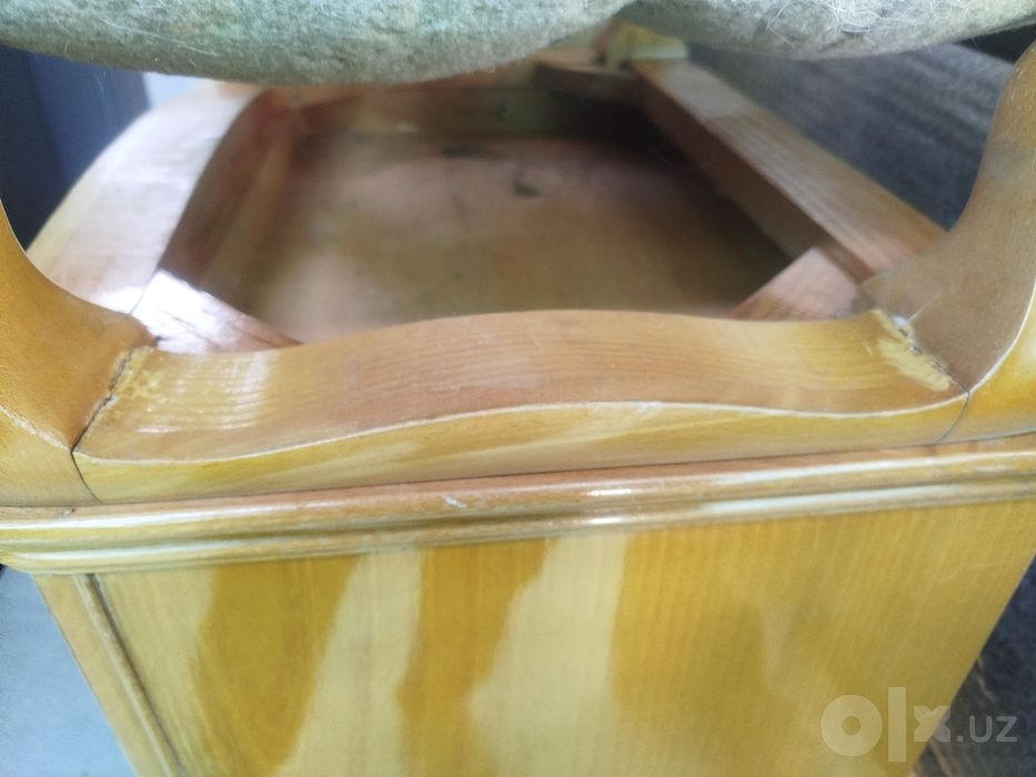 Продам старые две тумбы