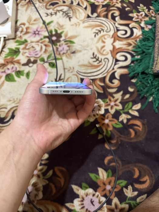 Продаю IPhone 15 256g