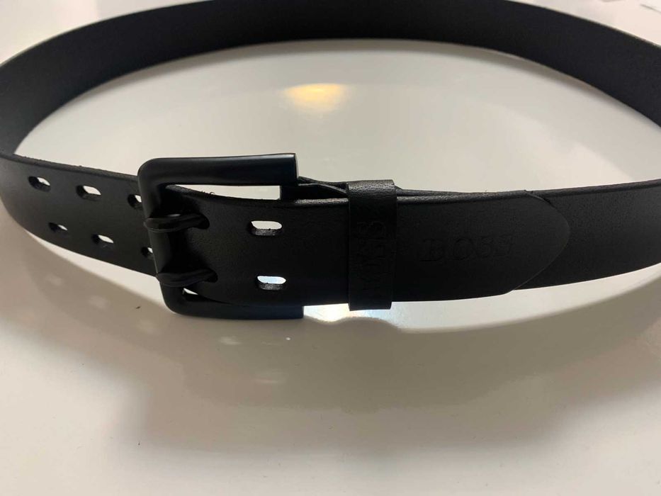 Чисто нов колан от естествена кожа HUGO BOSS размер 115см