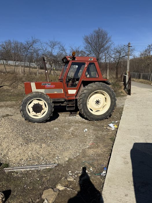 Se vinde tractor Fiat 880 DT cu actele la zi , plug ,semănătoare de porumb și floare și conbinator