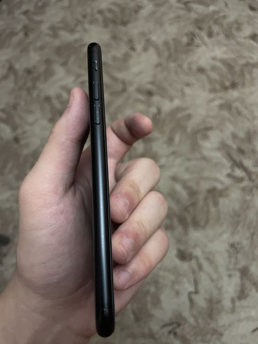Iphone SE 2020г 128гб