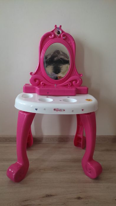Тоалетка Барби със столче и аксесоари