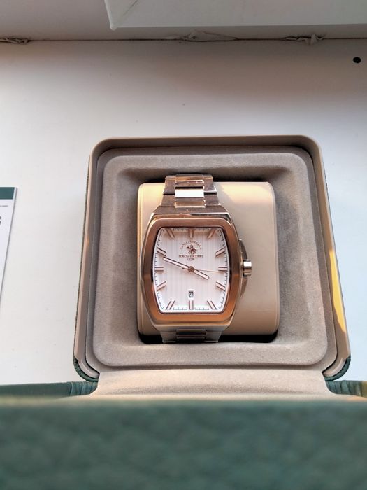 Часы наручные продам