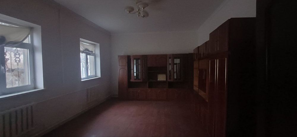 Hovli sotiladi 6 xonali 5.5 sotix