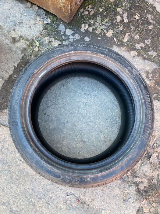 Продам шины Bridgestone летние 235/45/R18