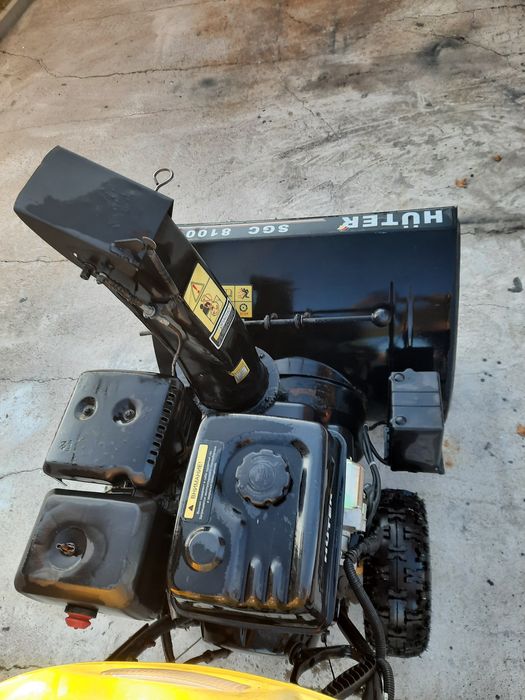 Продам снегоуборочную машину