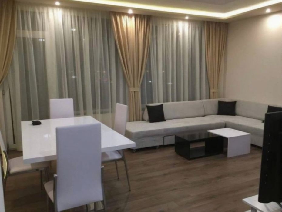 Двустаен апартамент под наем в кв. Кършияка, к-с Роял Сити