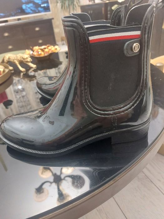 Гумени бот и,номер 36,Томи Хилфигер