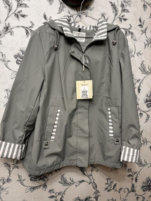 Продам куртку женскую плащевку легкая