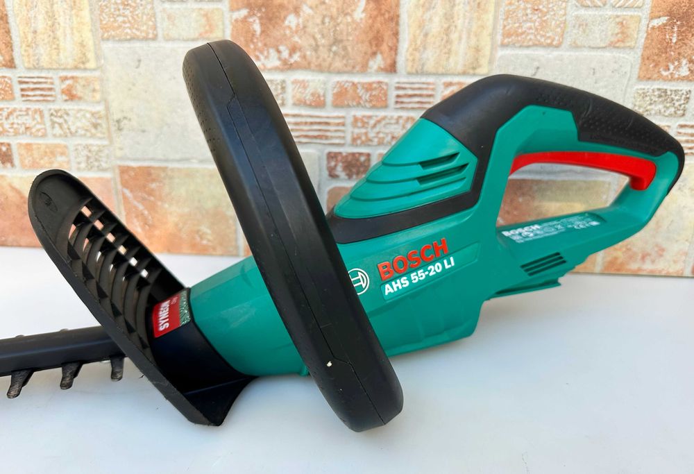 Акумулаторен тример Bosch ART 26-18 Li и храсторез Bosch AHS 55-20Li
