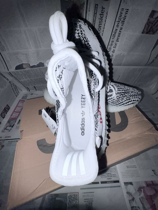 Yeezy Boost 350 V2 – Zebra (Mărimea 39⅓)
