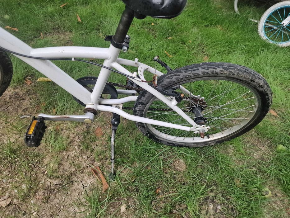 vand 3 biciclete copil 3--7 ani roti pe 16 si 20"