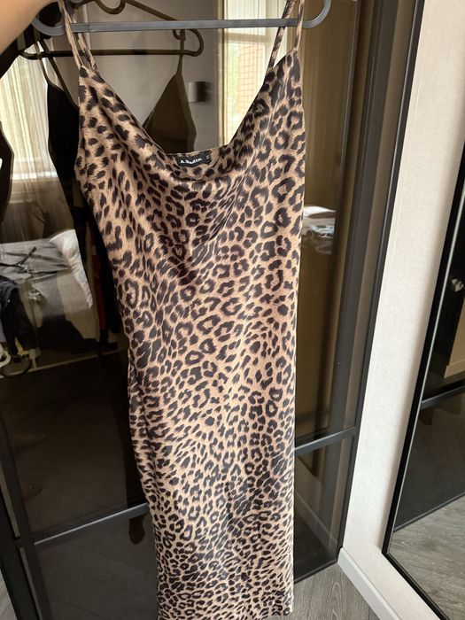 Платье атласное леопардовое