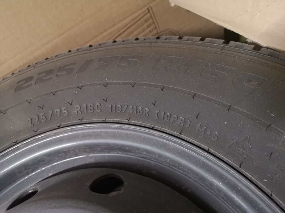 Зимни гуми Pirelli carrier 275 75 16C с джанти 5х130 за Ducato Maxi