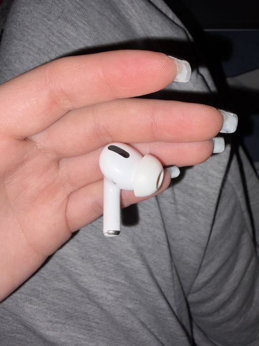 Левое ухо , air pods pro 3