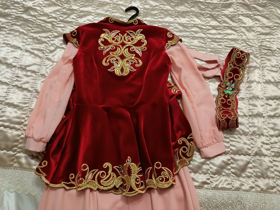 Продам кажекей и платье