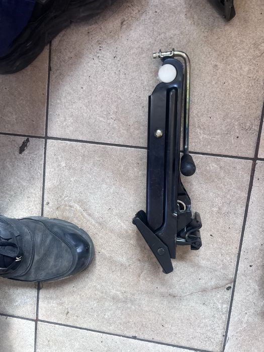 Cric auto diverse autoturisme - pret 150 lei buc