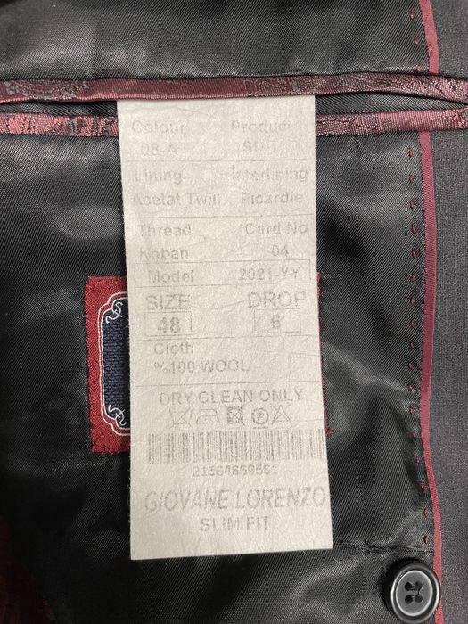 Продам двубортный костюм