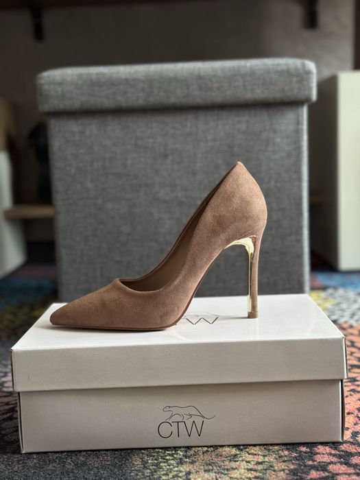 Pantofi cu toc stiletto