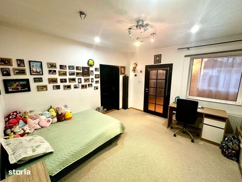 Casa moderna, 2 corpuri de cladire, teren 1000 mp, zona Aradul Nou