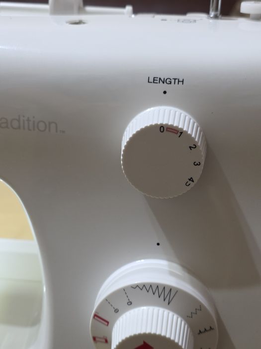 Masina electrica de cusut Singer