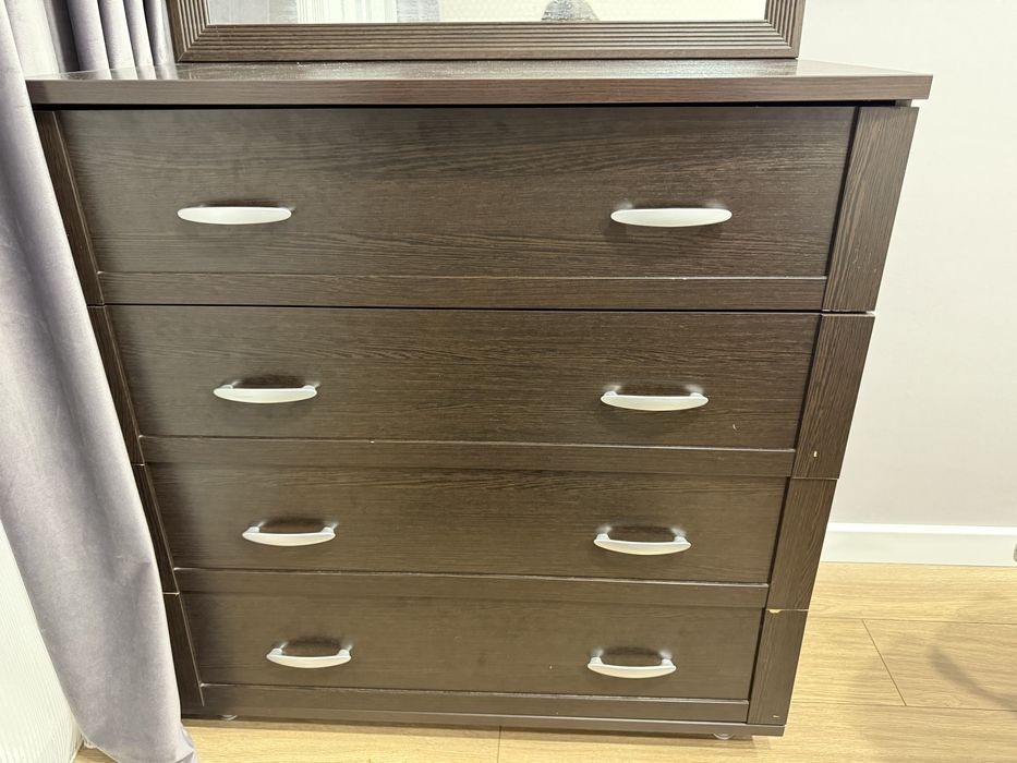 Продам комод с зеркалом