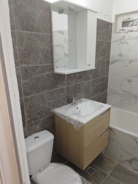 Vand Apartament Decomandat 3 camere Parter