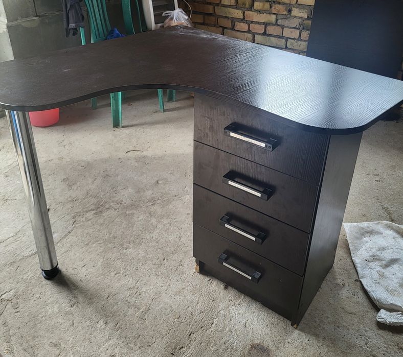 Стол письменный-коипьютерный