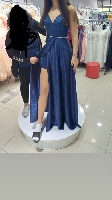 Синя дълга бална рокля