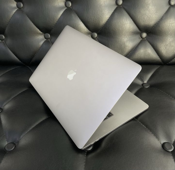 Apple MacBook Pro 2018 i9 32GB/1 TB в хорошем состоянии