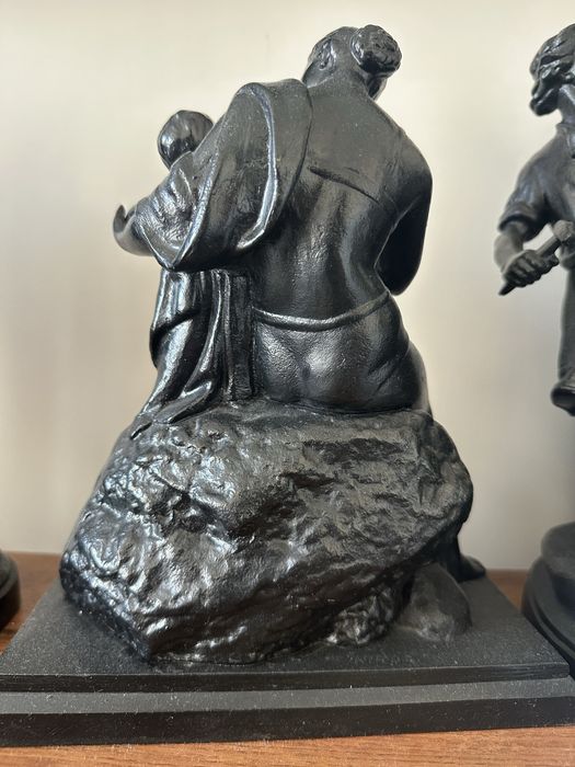 Часы "Материнство" (Касли, 1960), чугун.