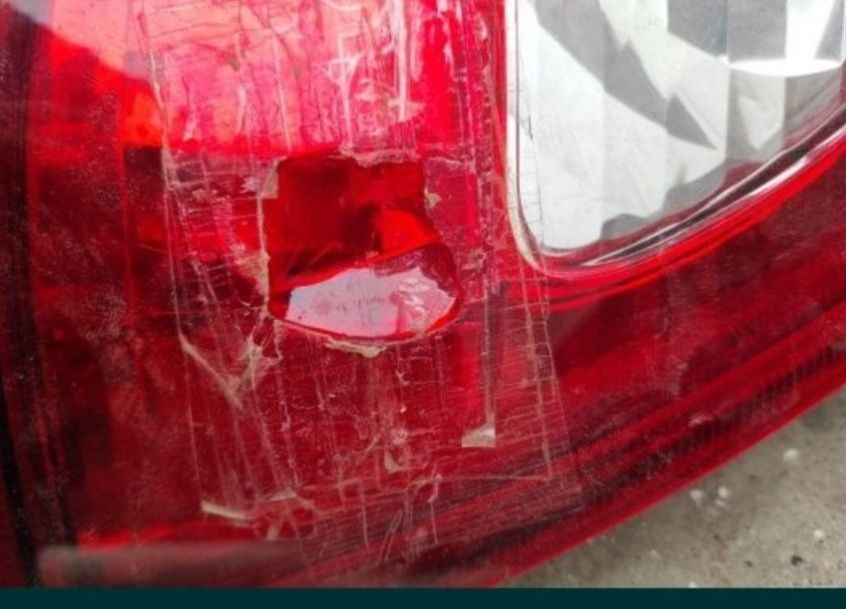 Продам новые зад прав плафон