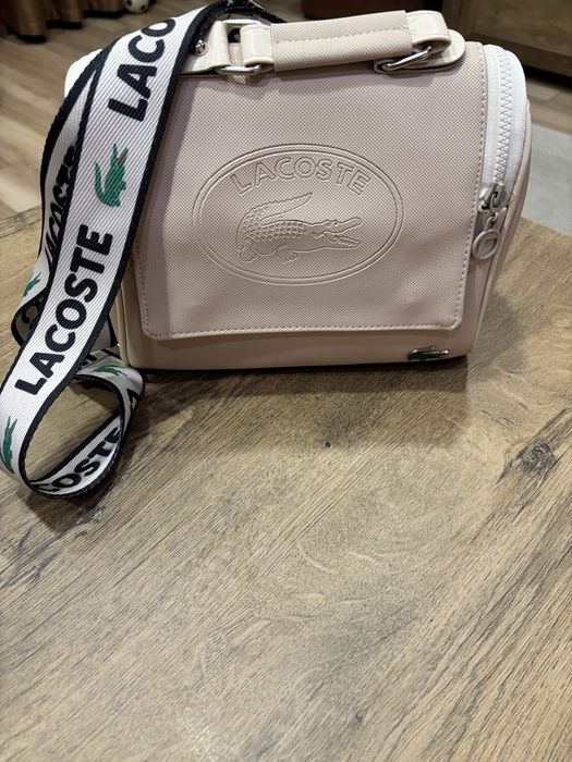 Lacoste geanta nou fara eticheta.