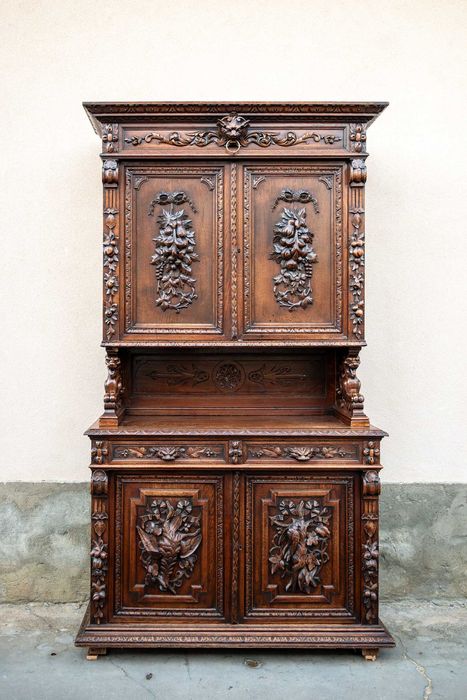 Mobilier sec. XIX cu scene de vânătoare