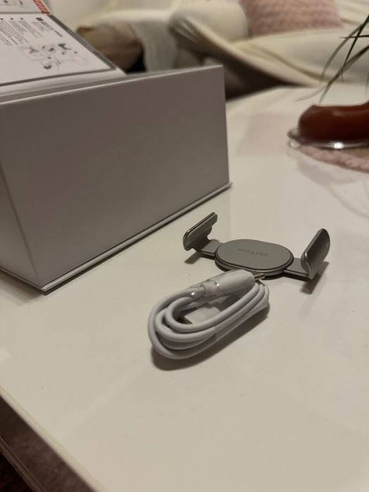 Продавам Insta360 Flow 2024 стабилизатор за телефон, нов!