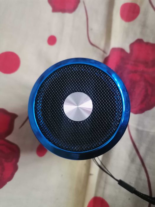 Vând boxă portabilă mică de buzunar cu acumulator bluetooth card stik