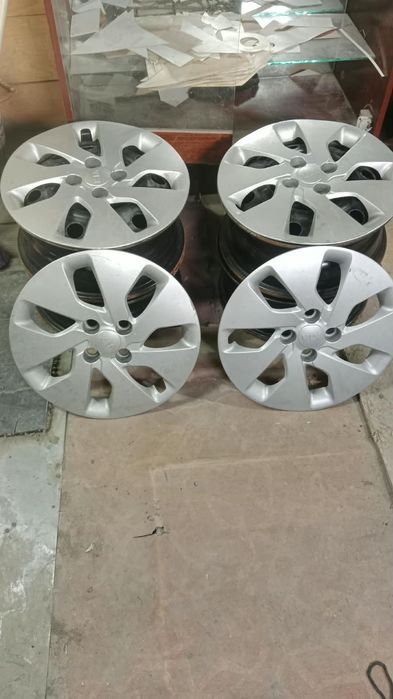 Продам 4 диска 4 колпака