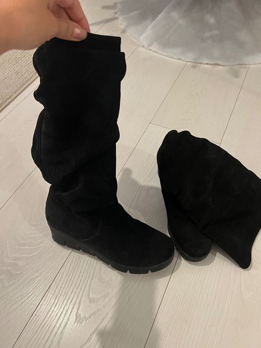 Cizme inalte piele intoarsa