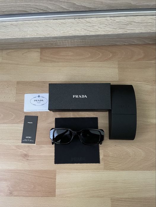 Ochelari Prada – set complet cu toc, lavetă și acte