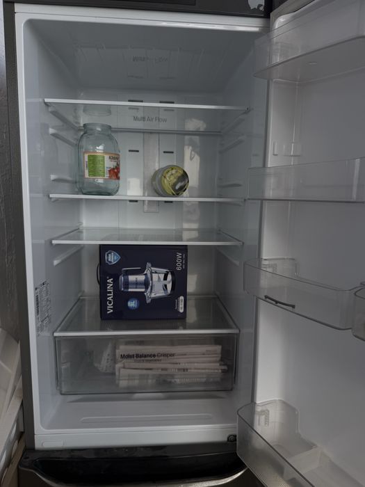 Продам холодильник, требуется замена мотора