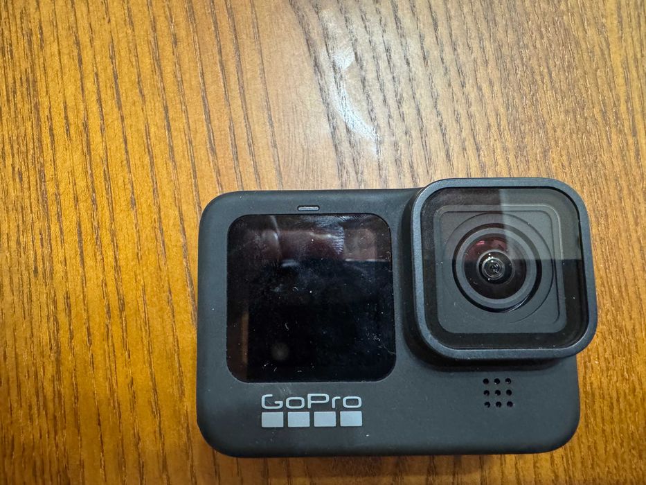 Vand GoPro 9 black cu accesorii si 3 bateri