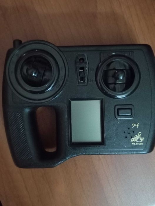 Детская машинка на радиоуправлении